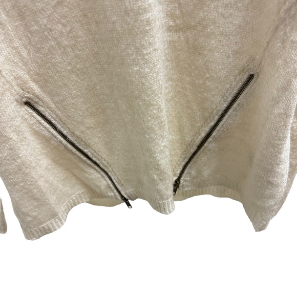 AGB Cream Colored Sweater w/ Zipper Accents | Size XL | Excellent‎ Condi… | 0024 - Picture 3 of 4